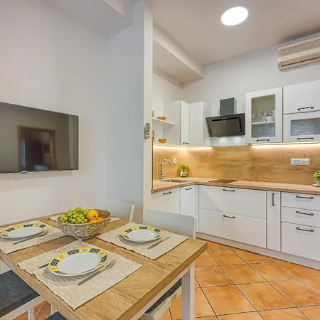 Guest house Casa Mareva 3*