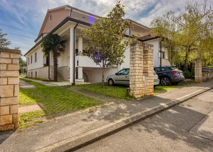 Casa Mareva 게스트하우스 포레치